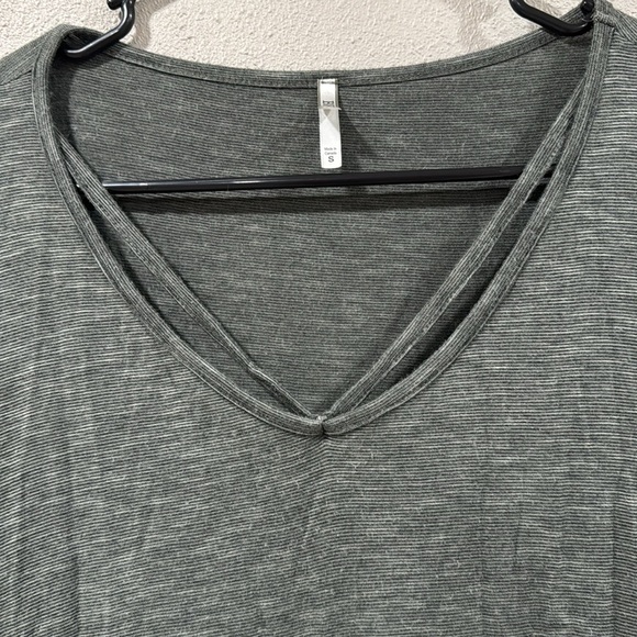 BKE core Scoop Neck T-Shirt - Picture 4 of 7